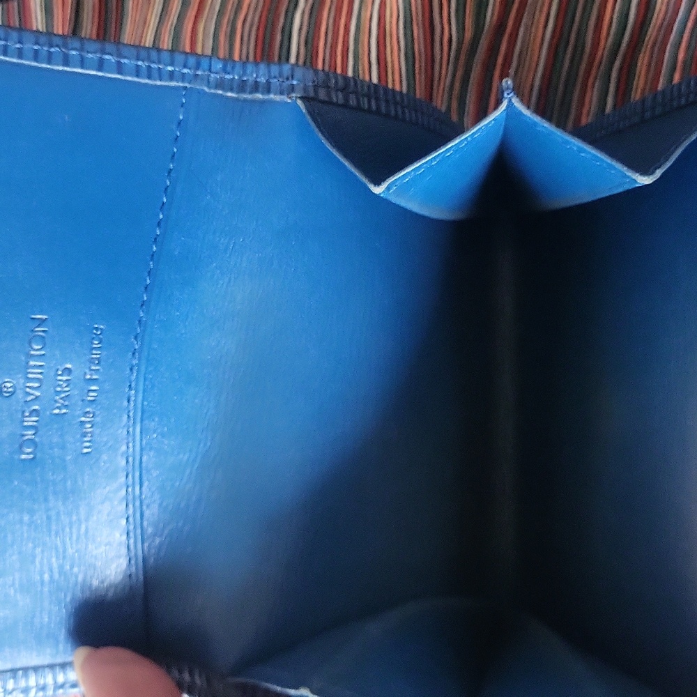 Louis Vuitton Vibrant Blue Epi Leather Coin & Card Holder - Picture 4 of 10